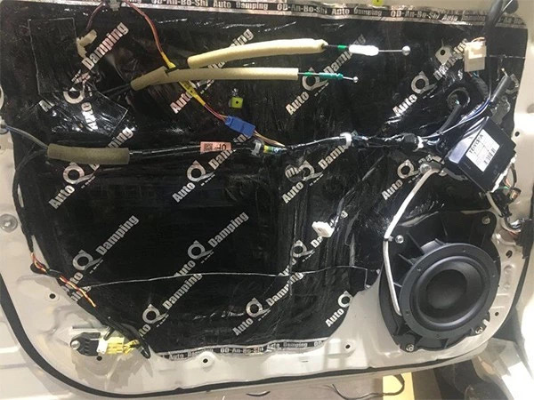 陆巡车主一直在寻找一套专属于自己的发烧汽车音响系统,希望自己在开车的时候也能听到曼妙悦耳的音响效果。经过朋友的介绍和一番了解后,车主来到重庆圣听汽车音响店做音响改装升级,让车主如愿以偿!
以下是我店技术总监根据车主的听音风格所搭配的音响器材:
改装配置:
前声场:丹麦丹拿242
后声场:丹麦丹拿272
中置:丹麦丹拿142
超低音:意大利赫兹ES F25
播放主机:歌航A2
处理器:意大利欧迪臣Bit one
功放:意大利欧迪臣AV Due
功放:意大利欧迪臣AV 5.1