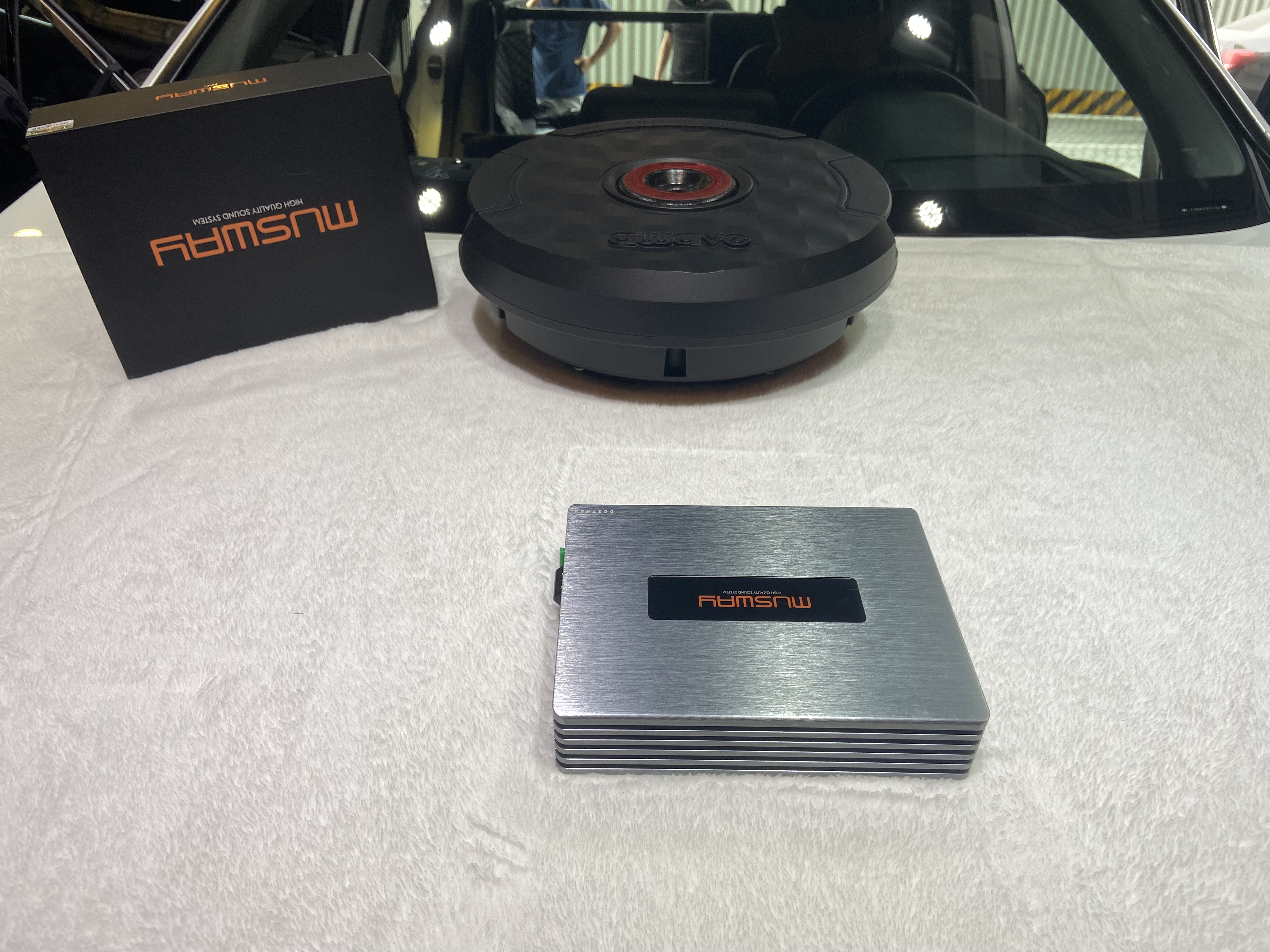 雷克萨斯RX300不动原车喇叭升级汽车音响，  musway M6DSP功放+备胎低音炮