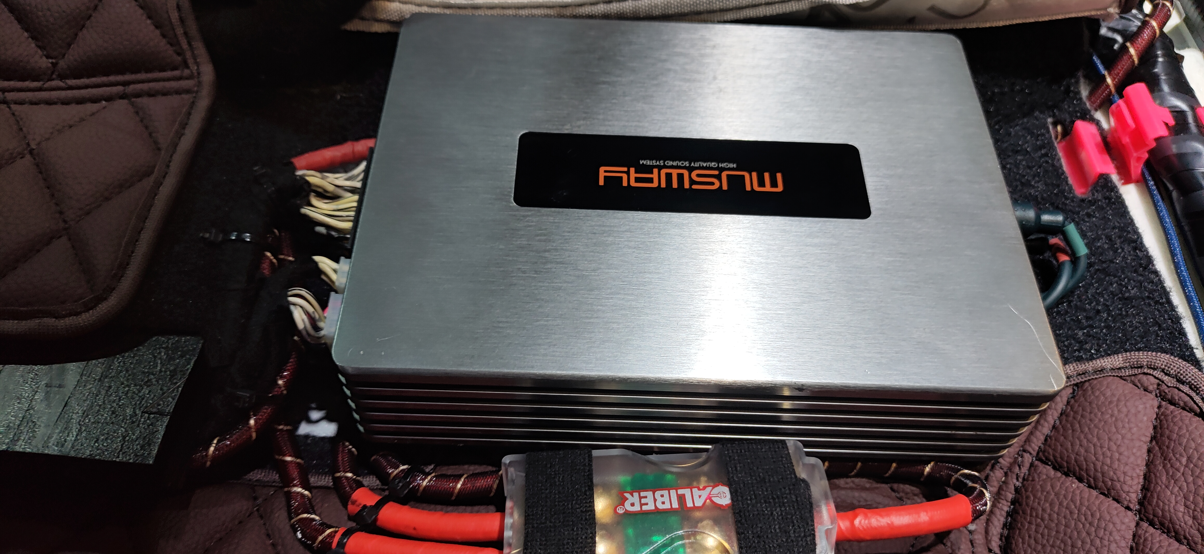 雷克萨斯RX300不动原车喇叭升级汽车音响，  musway M6DSP功放+备胎低音炮