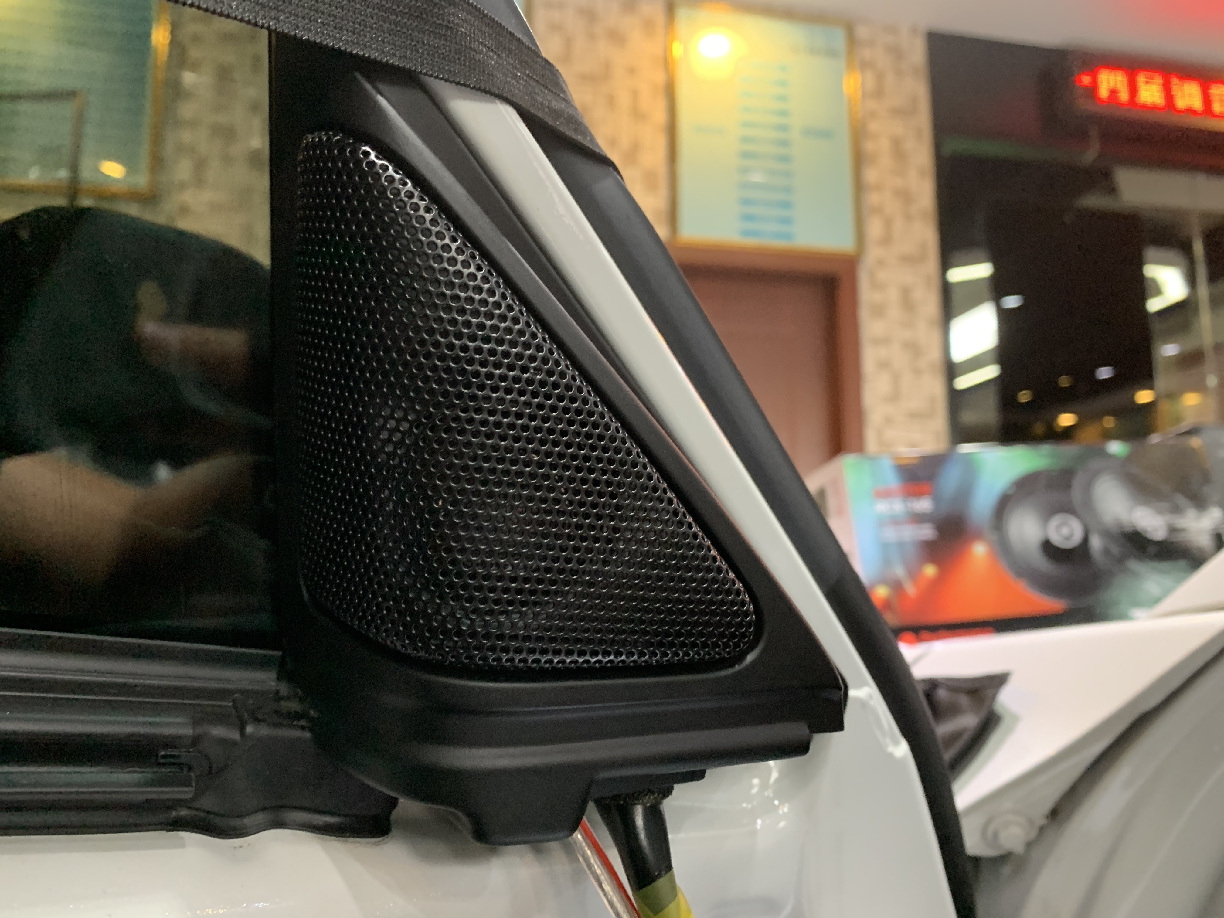 十代雅阁升级汽车音响，原车4个喇叭，前门亚麻盆套装2分频喇叭，后门劲浪同轴喇叭，一台森麦朗DSP功放