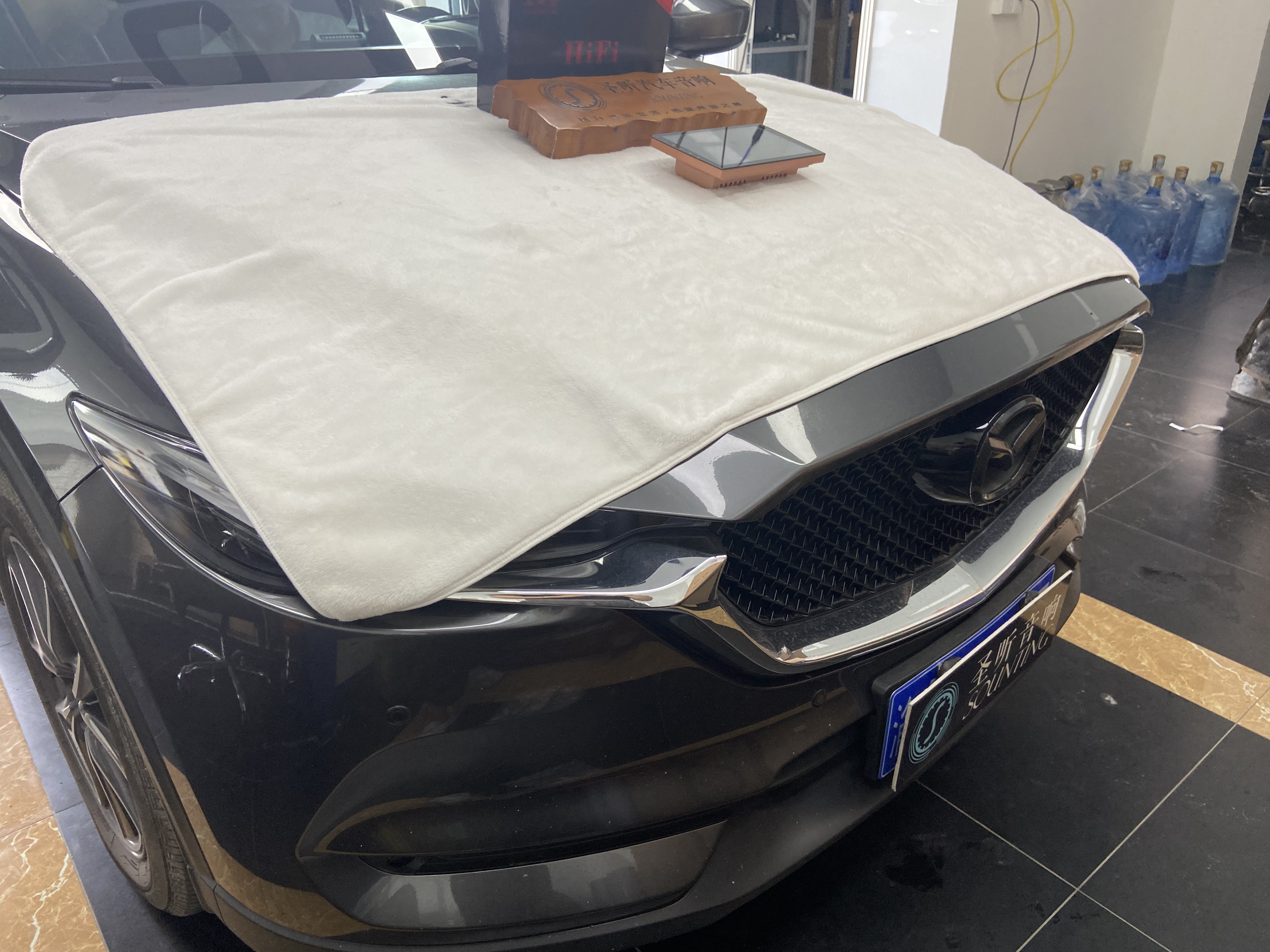 20款马自达CX5原车主机无法满足车主对于音质的要求。到店升级一台森麦朗HIFI音质光纤安卓大屏。功能齐全使用方便，最主要音质很好满足你这小小的需求。