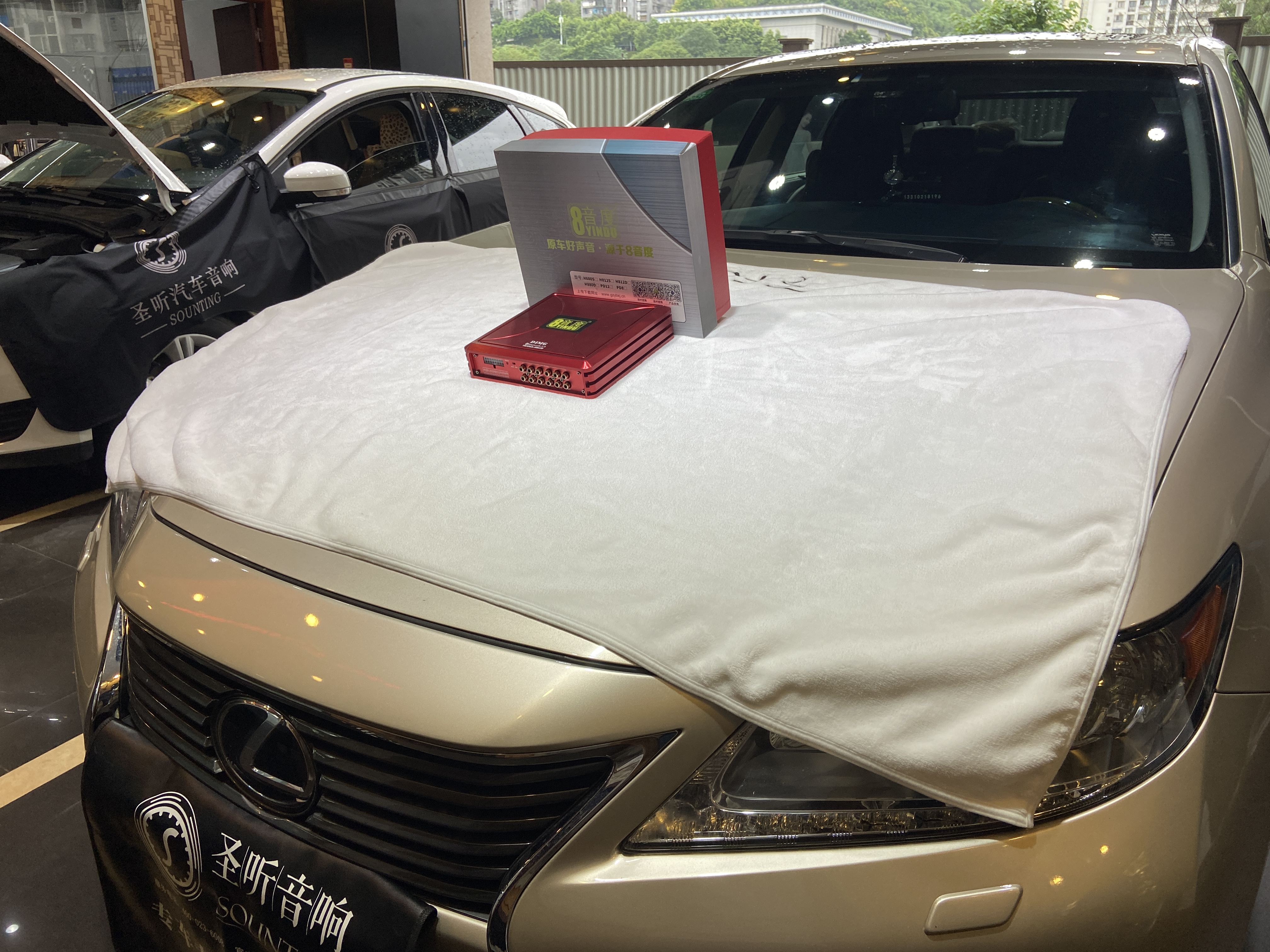雷克萨斯ES250的原车10个喇叭该怎么升级音响效果呢？

增加一台8通道DSP功放，方便快捷提升原车音响效果。