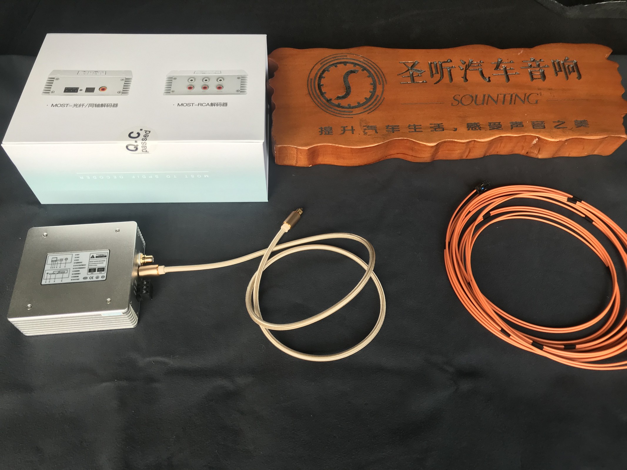 宝马X5第二次升级选用光纤转换器直接进入功放，